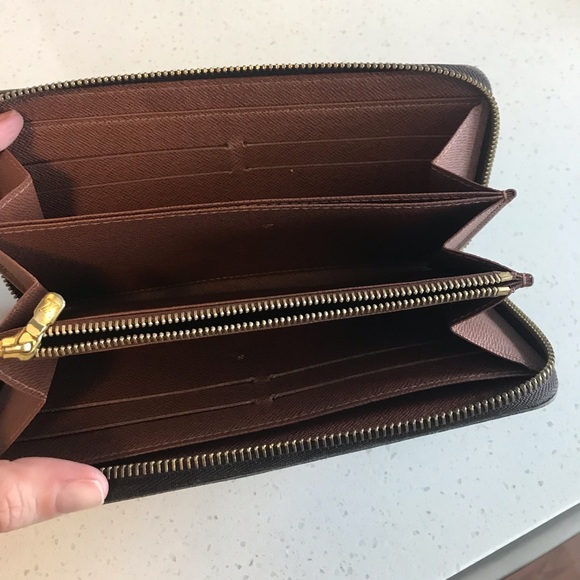 Louis Vuitton Zippy Wallet - Picture 2 of 3